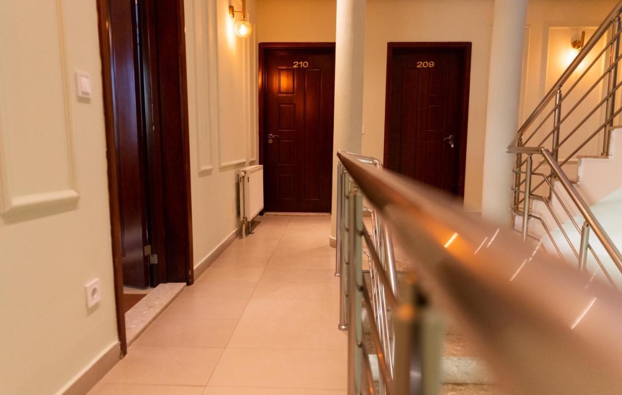 Hotel United Pristina Eksteriør bilde