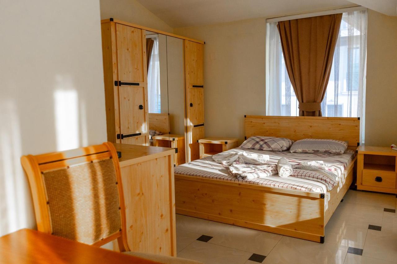 Hotel United Pristina Eksteriør bilde